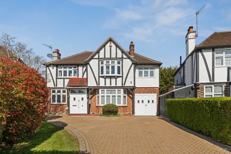 Oakleigh Gardens, Edgware