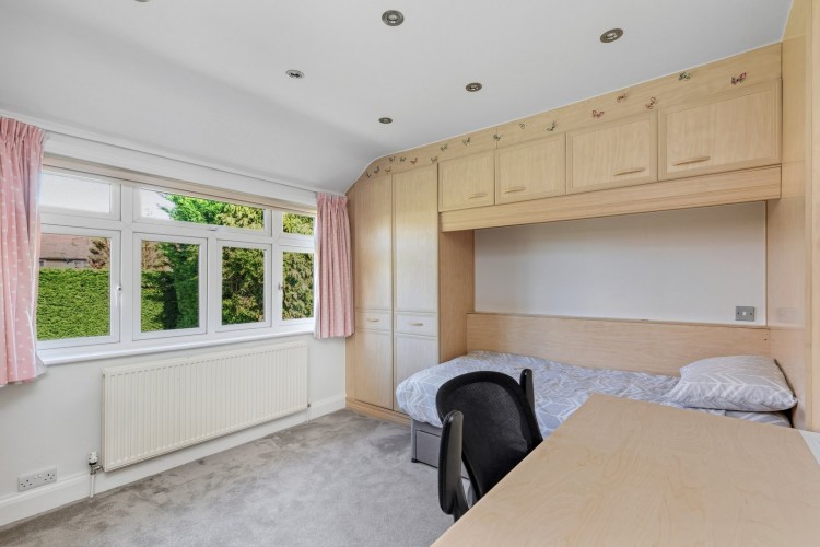 Images for Oakleigh Gardens, Edgware